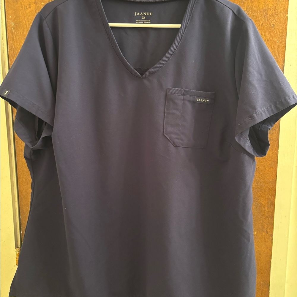 Jaanuu Women's 2-Pocket Tuck-In Top